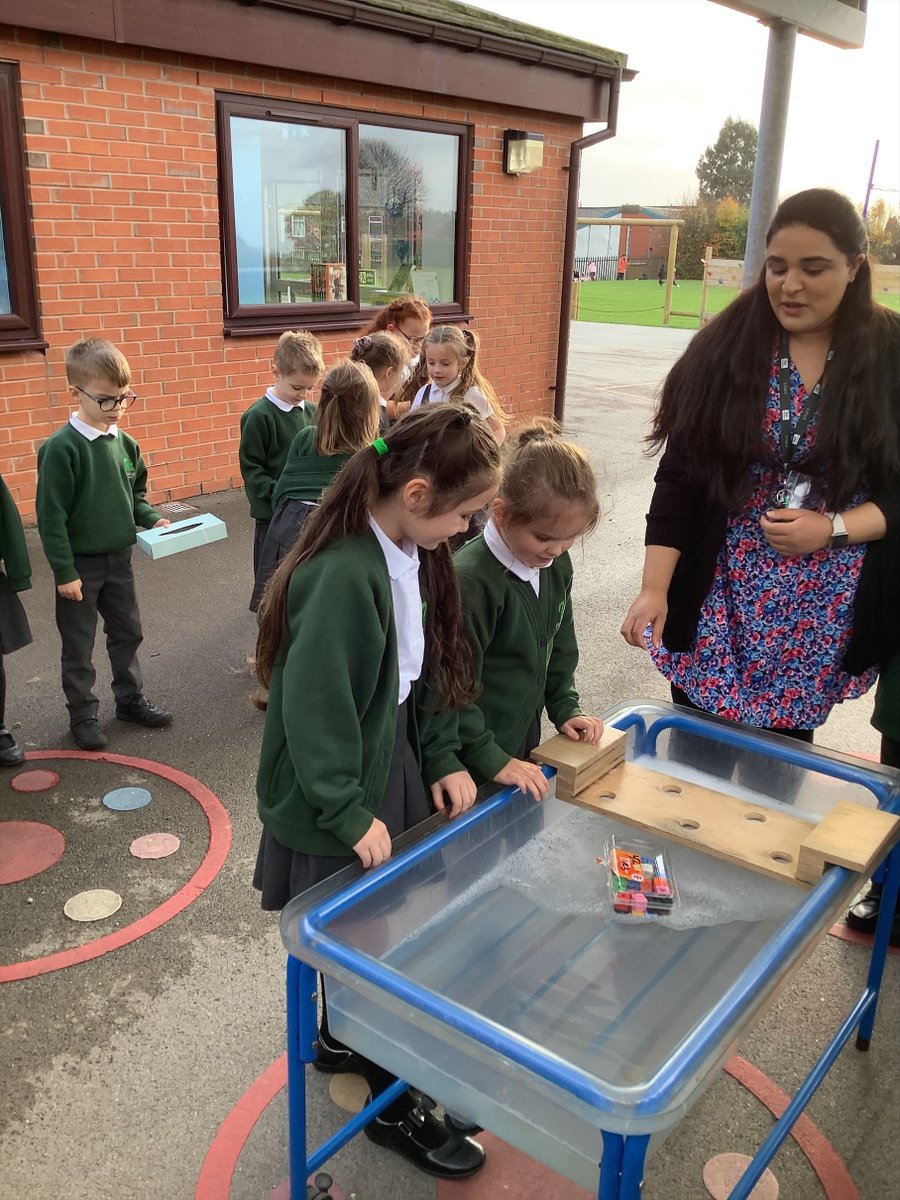 WoodlandsPriAc's tweet image. In Y2, we have been learning about the Bridgewater Canal. We discussed why the canal was built &amp;amp; how it&apos;s used differently today. We predicted which container would be most effective in carrying goods &amp;amp; had lots of fun testing our predictions #awesomeinventions #enjoythriveaspire