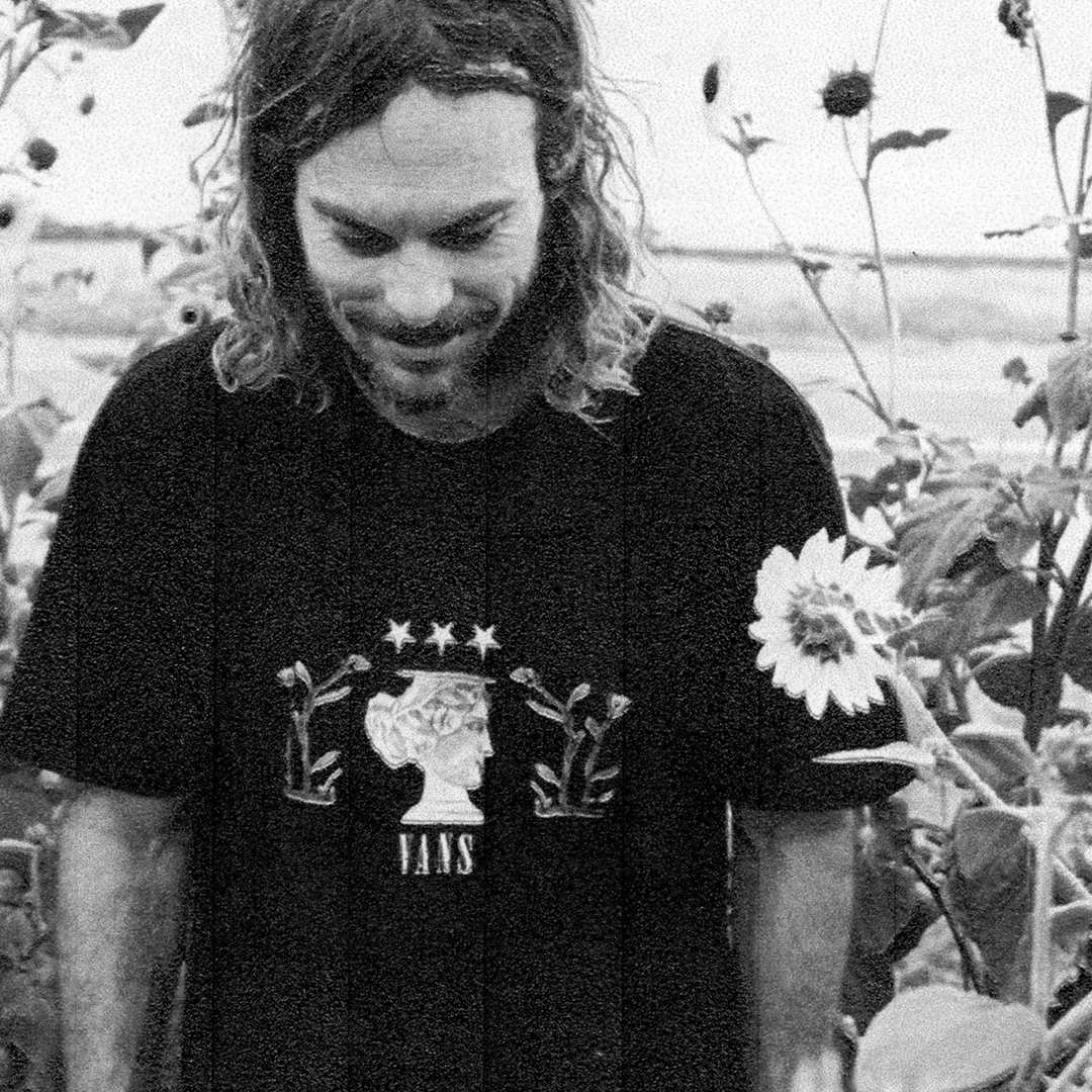 VANS_CHILE's tweet photo. Si no conoces al artista y surfista de Vans, Wade Goodall, prepárate para enloquecer con esta nueva colección enfocada en la vida del perfil del surfista Vans dentro y fuera del agua. Revisa los productos en https://t.co/FCDn3tz09D #vanssurf https://t.co/2O4mzbly2F