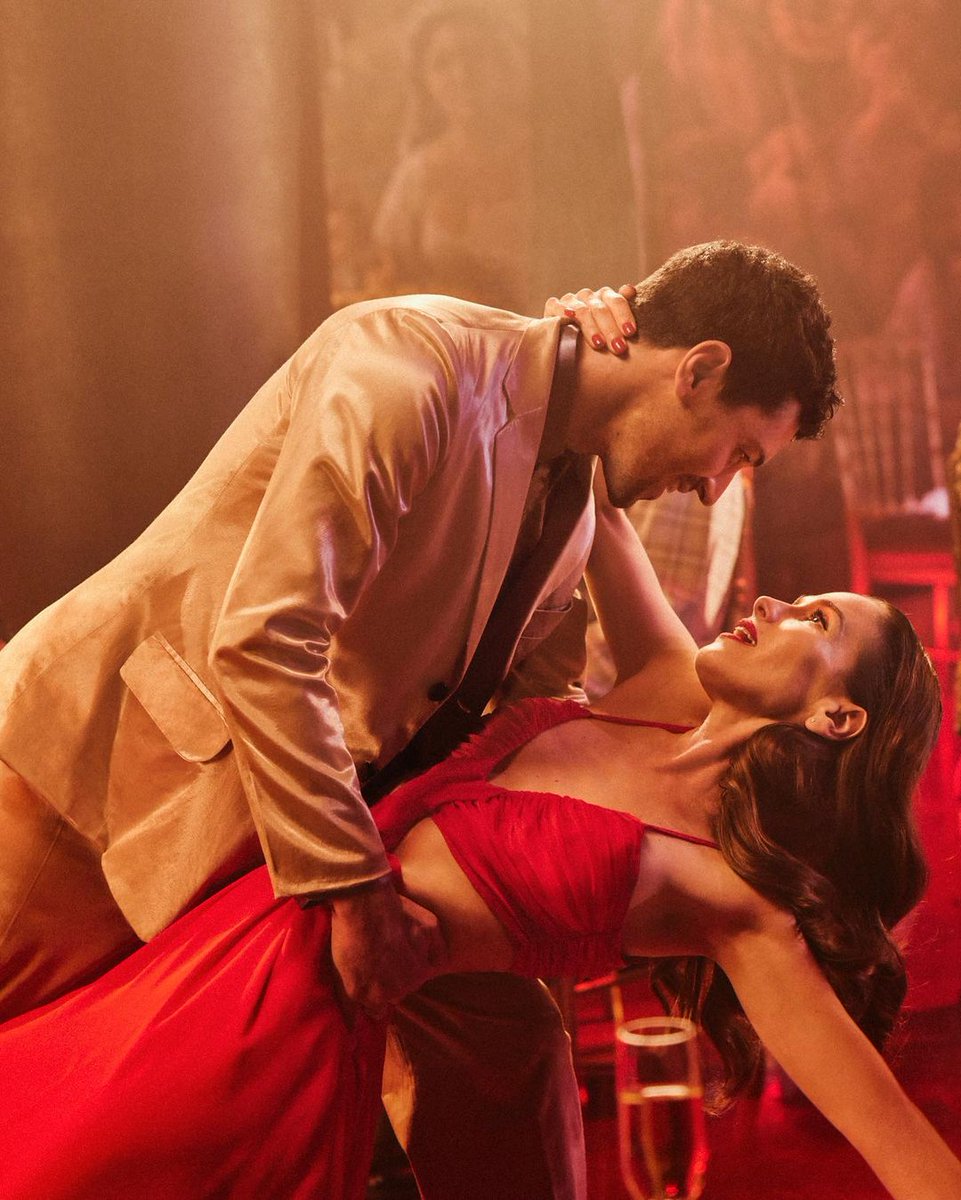 #NataliaOreiro en su Instagram Oficial 
Mañana 💥
A las 12 pm Argentina, estrenamos una hermosa y nueva versión de una canción   que nos ha acompañado en amores y desamores durante más de 20 años y que promete seguir haciéndolo por muchos más!!...