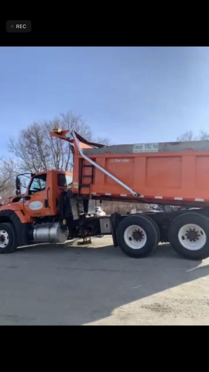 vtvlcjeff's tweet photo. Shoutout to #VTrans for engaging with schools and students. The Vinnie’s #VTVLC Pack plow brought our students across the state together virtually during our live-streamed event! @VermontVirtual #VTEd https://t.co/EdNlh5dD3D