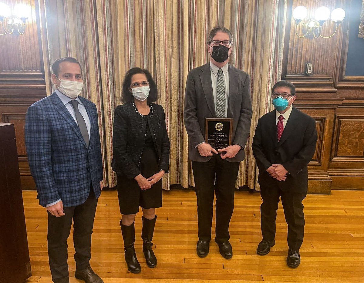 JeffersonRads's tweet photo. A huge congrats to Dr. Adam Flanders (@BFlanksteak), the annual honoree of Philadelphia Roentogen Ray Society, introduced by Dr.Vijay Rao!
#PRRS #AnnualHonoree #LifeAtJeff #radiology @FutureRadRes @CollegeofPhys Photo credit @ChrisCalixteMD https://t.co/gz3NoN6I8Y