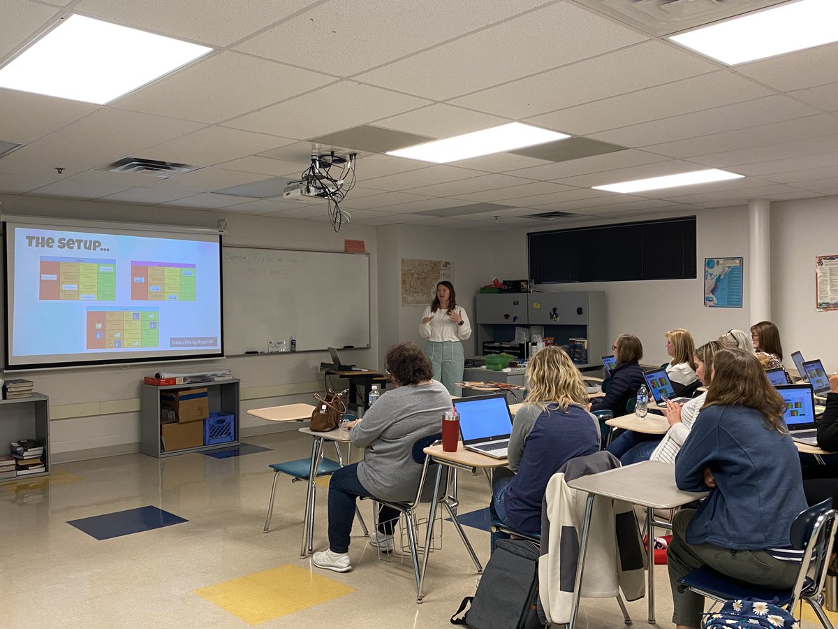 MsvlCIA's tweet photo. Session 2 in progress! So many wonderful #EdTech ideas to share with students! We have great people @MrsvlPioneers ! #techwithapurpose @TECHCOACHWILBE @peterdowney_ https://t.co/Ik9H5U92I9