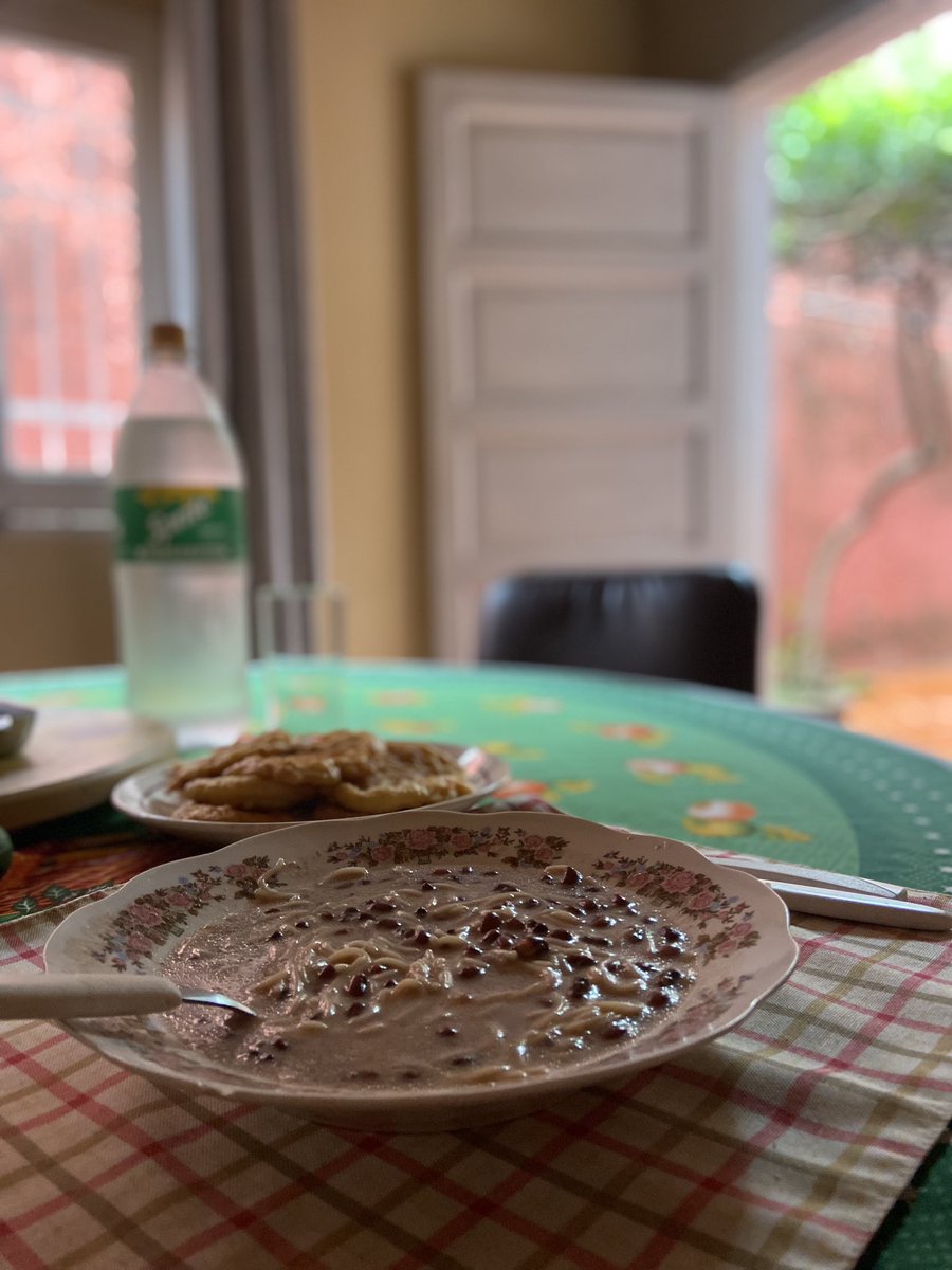 alelegonza's tweet photo. Llueve un poco mi abuela automáticamente “Ñandejara gracia” 😬👵🏻❤️ https://t.co/rfbXw7SdnC