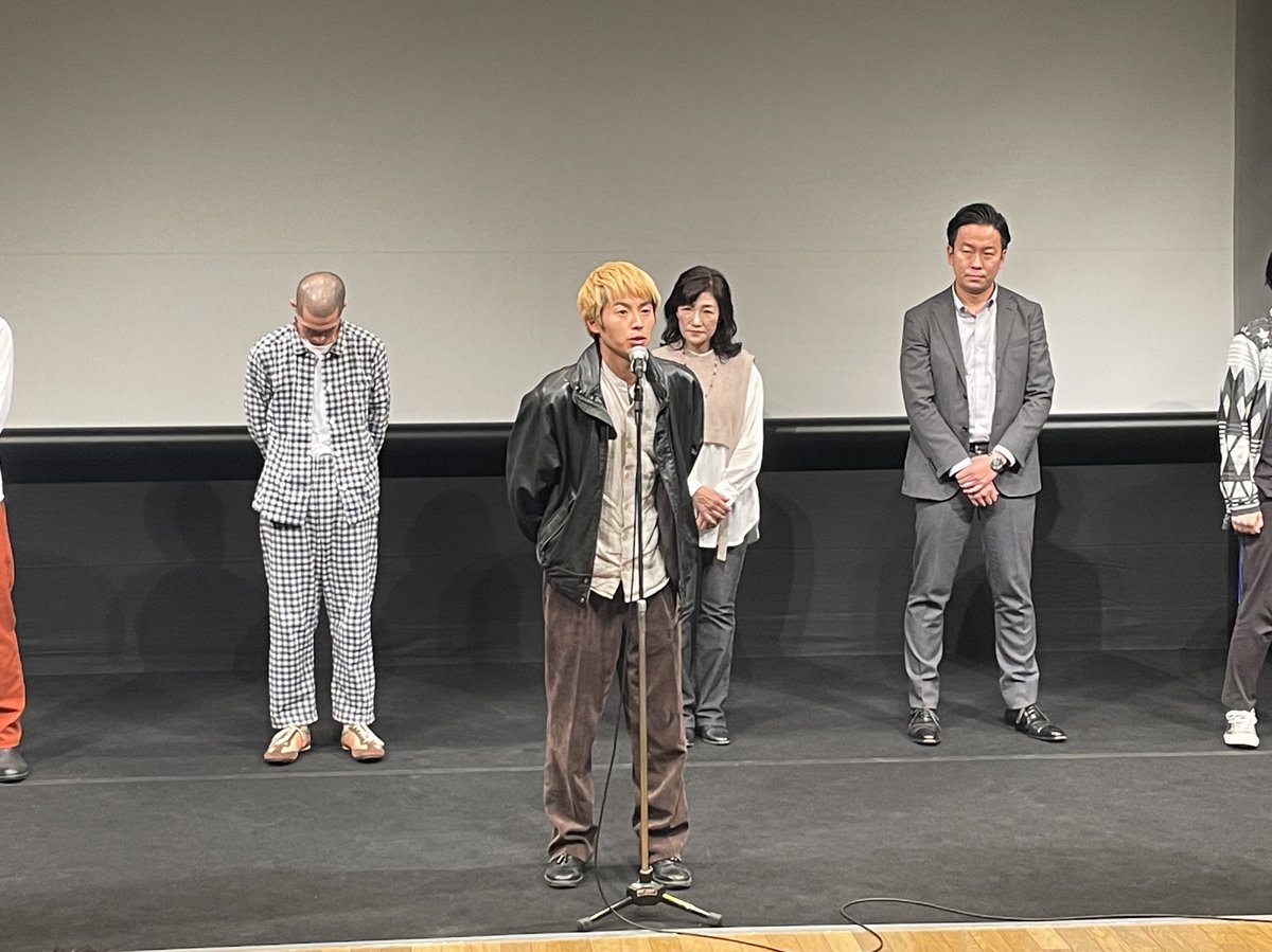 doubleh1012's tweet photo. 『青春の切れっ端たち・序』上映終わりました。故郷を離れて東京で暮らしてる自分には背筋が伸びる思いで観てました。今後もフル尺バージョンの上映機会があるそうなので楽しみです。ひとつ宜しくお願い致します。

#黒住尚生
#黒木克幸
#田中陸

#森田和樹 監督
#青春の切れっ端たち
#TAMANEWWAVE https://t.co/mqLpXPwmKo