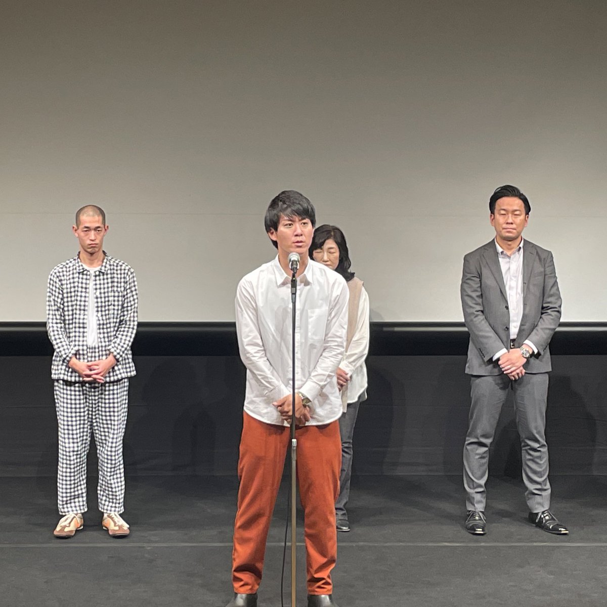 doubleh1012's tweet photo. 『青春の切れっ端たち・序』上映終わりました。故郷を離れて東京で暮らしてる自分には背筋が伸びる思いで観てました。今後もフル尺バージョンの上映機会があるそうなので楽しみです。ひとつ宜しくお願い致します。

#黒住尚生
#黒木克幸
#田中陸

#森田和樹 監督
#青春の切れっ端たち
#TAMANEWWAVE https://t.co/mqLpXPwmKo