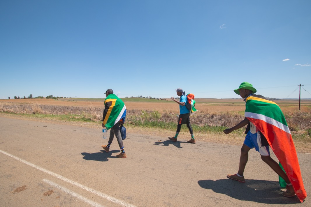 Tw33m's tweet photo. Did it in @Veldskoenshoes πΏπ¦
Thanks guys.
#HowIWearMine #walk #SouthAfrica #HeritageWalk #bethlehemmuseum #elandskopoutdoormuseum #rhinoheritagepark #veldskoenshoes https://t.co/I0sUWzTDV8