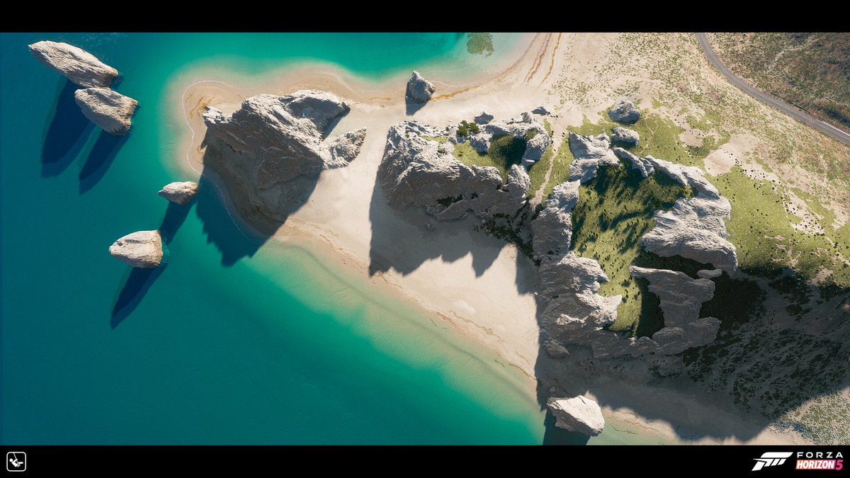 XboxSPA's tweet photo. Echa un vistazo a #ForzaHorizon5  como nunca antes lo habías visto, a vista de pájaro.

El equipo de @WeArePlayground dedicó un cariño especial para asegurarse que su mundo se viera y se sintiera auténtico, ¡Y eso no solamente significaba que fuera desde el suelo! 👀👇🏻 https://t.co/ZJ0q7Aj6jx