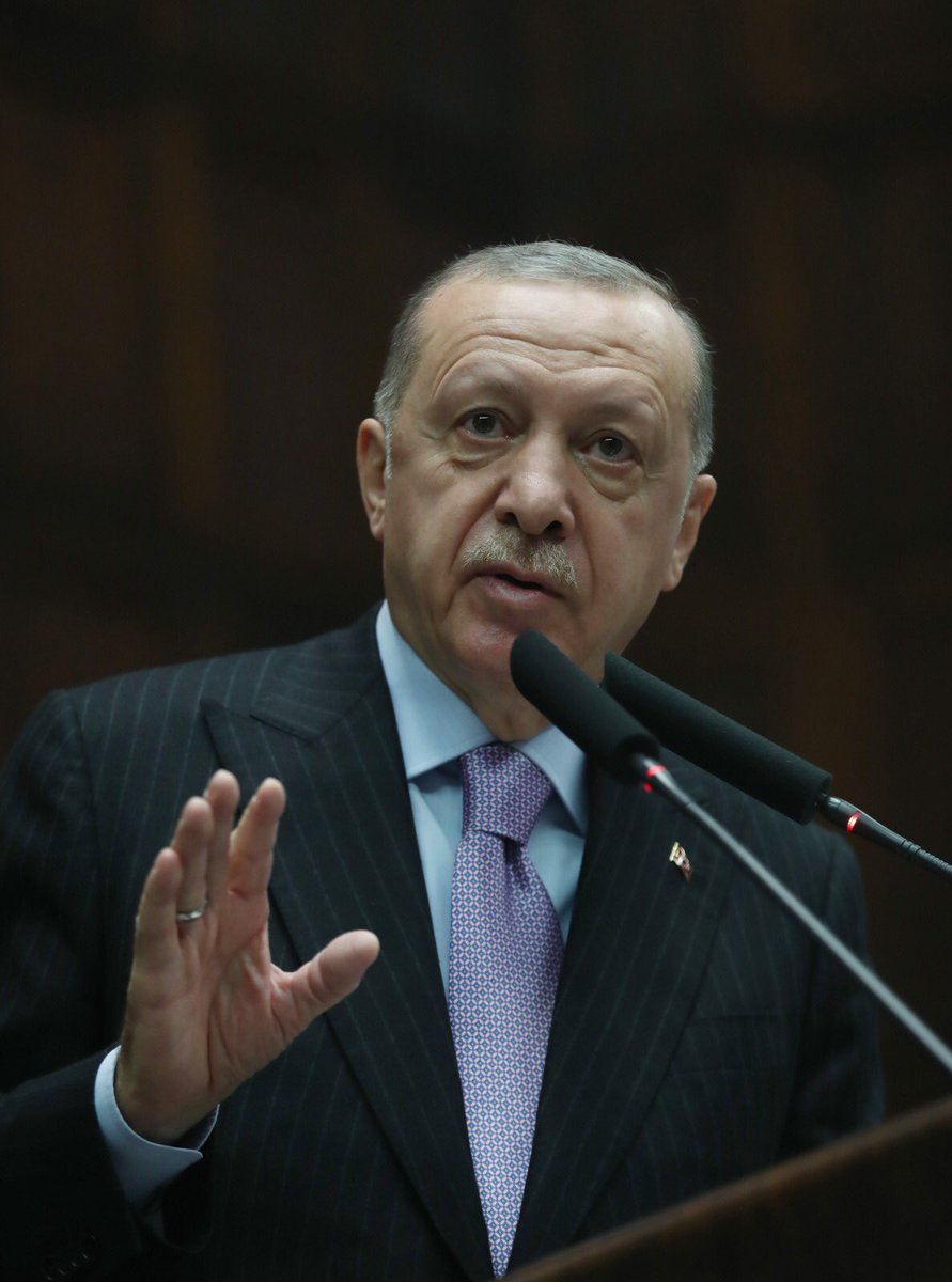 iletisim's tweet photo. Cumhurbaşkanımız @RTErdogan:

"Asgari ücreti de benzer bir anlayışla tespit ederek, dar gelirlilerin üzerindeki yükü olabildiğince hafifleteceğiz." https://t.co/9pcExUYkCw
