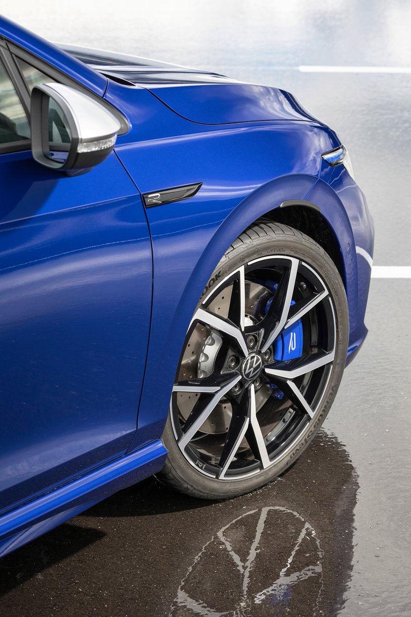 VWMConde's tweet photo. ¿Sabrías reconocer estas llantas del #VWGolf8R 😏?
1️⃣ Estoril
2️⃣ Suzuka

#Volkswagen #VW #VWGolf8 #VWR https://t.co/olz6USu5a6