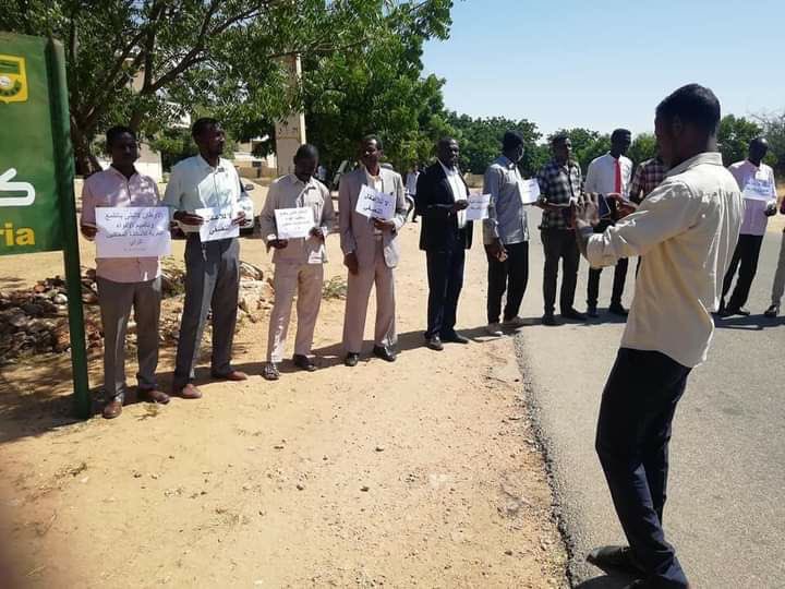 BSonblast's tweet photo. Some good news:

The head of the University of Nyala Union and other previously detained members have all been released. 

Much pressure was exerted by authorities on the university administration following a silent protest organized by faculty. 

#SudanCoup https://t.co/4DyXecVmh8
