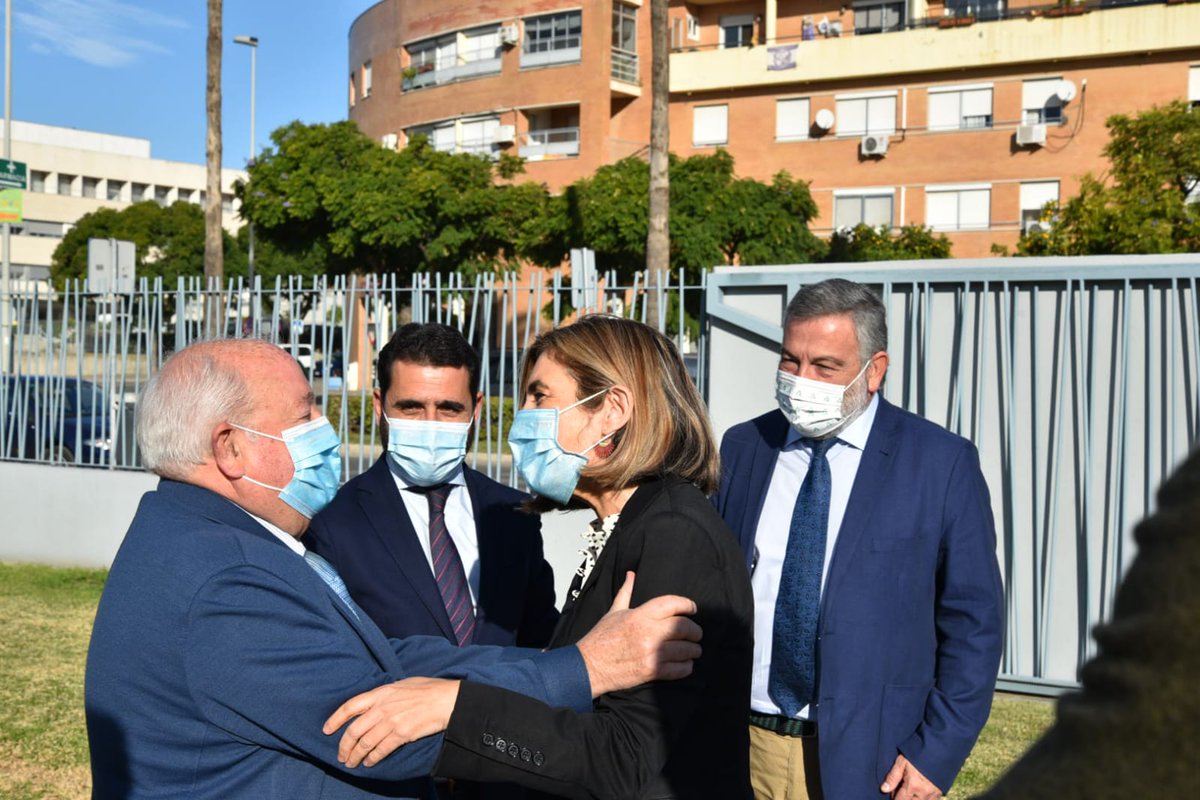 fadecoand's tweet photo. 🗣🗣 Jornada #FADECO: Oportunidades Laborales en el Sector de la #Construcción en 📌 @Fund_Laboral #Jerez @faeccadiz, con Rocío Blanco, consejera de @EmpleoJunta
#Andalucía #empresarios https://t.co/2wBPf3QGMP