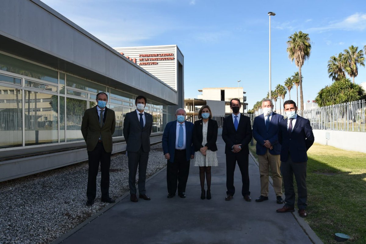 fadecoand's tweet photo. 🗣🗣 Jornada #FADECO: Oportunidades Laborales en el Sector de la #Construcción en 📌 @Fund_Laboral #Jerez @faeccadiz, con Rocío Blanco, consejera de @EmpleoJunta
#Andalucía #empresarios https://t.co/2wBPf3QGMP