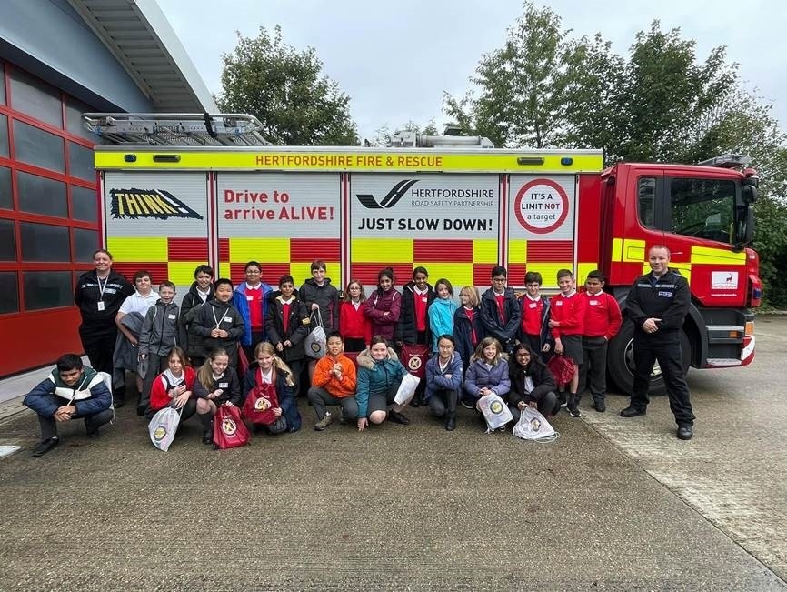 👮 👮‍♀️PCSOs from your neighbourhood team spoke to school pupils about anti-social behaviour, cyber bullying, road safety and knife and gang crime at the recent Crucial Crew event. They worked with partner agencies.  #prevention #safety #education #stalbans #helpingyoungpeople