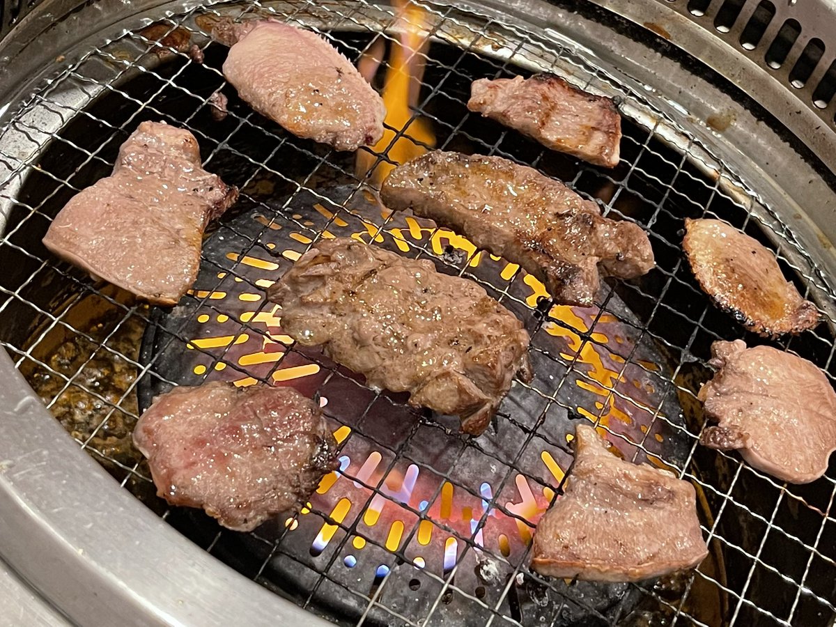 YR__YR's tweet photo. ヨシダと焼肉なんよ🥩🔥 https://t.co/omrGZeQRm7