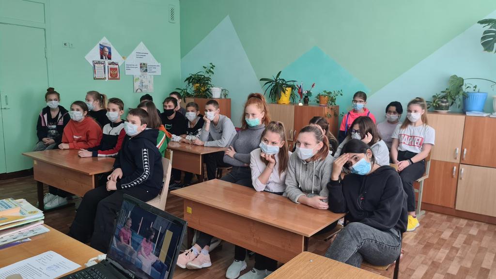 ronovlsk's tweet photo. На очередной трансляции выпуска профориентац.уроков #ШоуПрофессий,который посвящён творческим компетенциям и креативной индустрии,учащиеся вместе с юниорами ArtMasters и юным тиктокером Сёмой разбирались в тонкостях создания трендовых видео в TikTok https://t.co/Qjk8vcDemP
