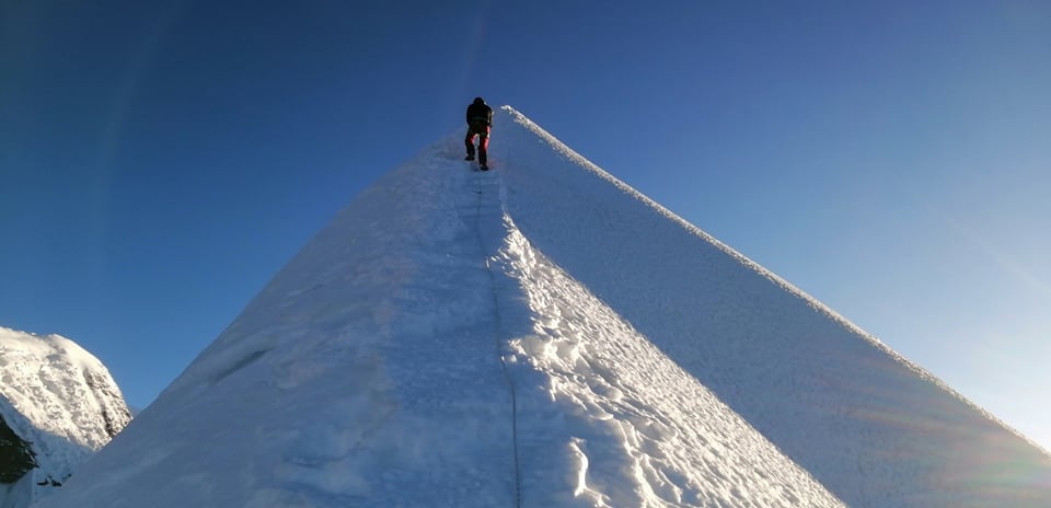 icicleadventure's tweet photo. Huge congratulations to Mr. Jakob Gillman from Germany for successfully sumitting the Island peak (20,305 ft./6,189 m) on November 17, 2021; and thanks to our strong, skillful, elegant climbing leader Mr. Kipa Sherpa for his effort to make this possible for Mr. Jakob!!! https://t.co/xQIE3QNHTo