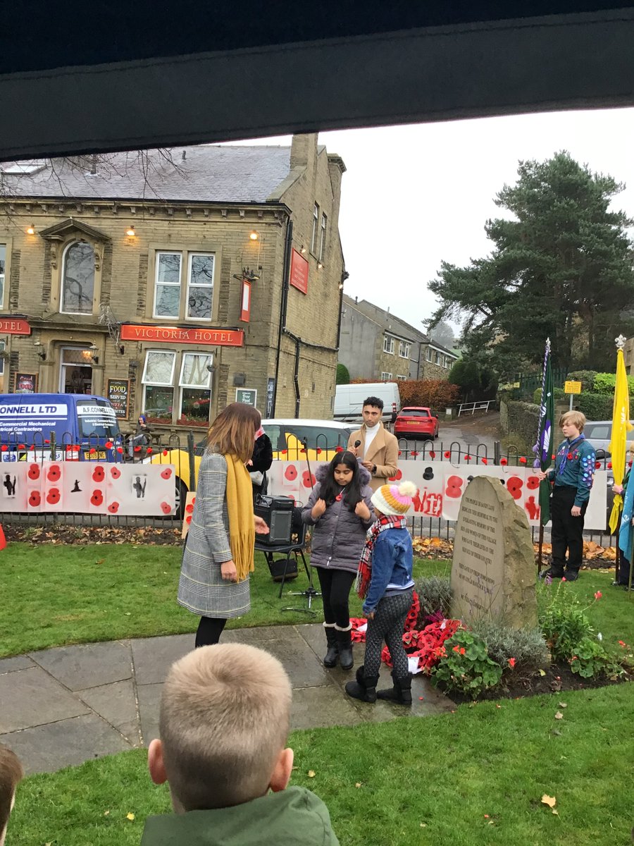 SandyLanePS1's tweet photo. A small group of children from our school and School Council joined in the Remembrance Sunday Service, where they read a poem and laid a wreath to remember the fallen https://t.co/AoGuHK80Sl