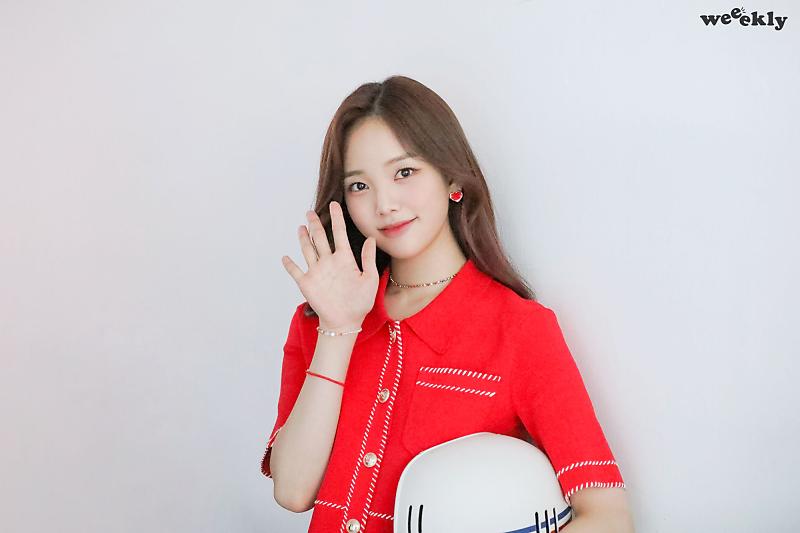 weeeklyesp's tweet photo. (2/3)
#Weeekly #위클리 @_Weeekly
#LeeSoojin #이수진 https://t.co/YoffboJCkE