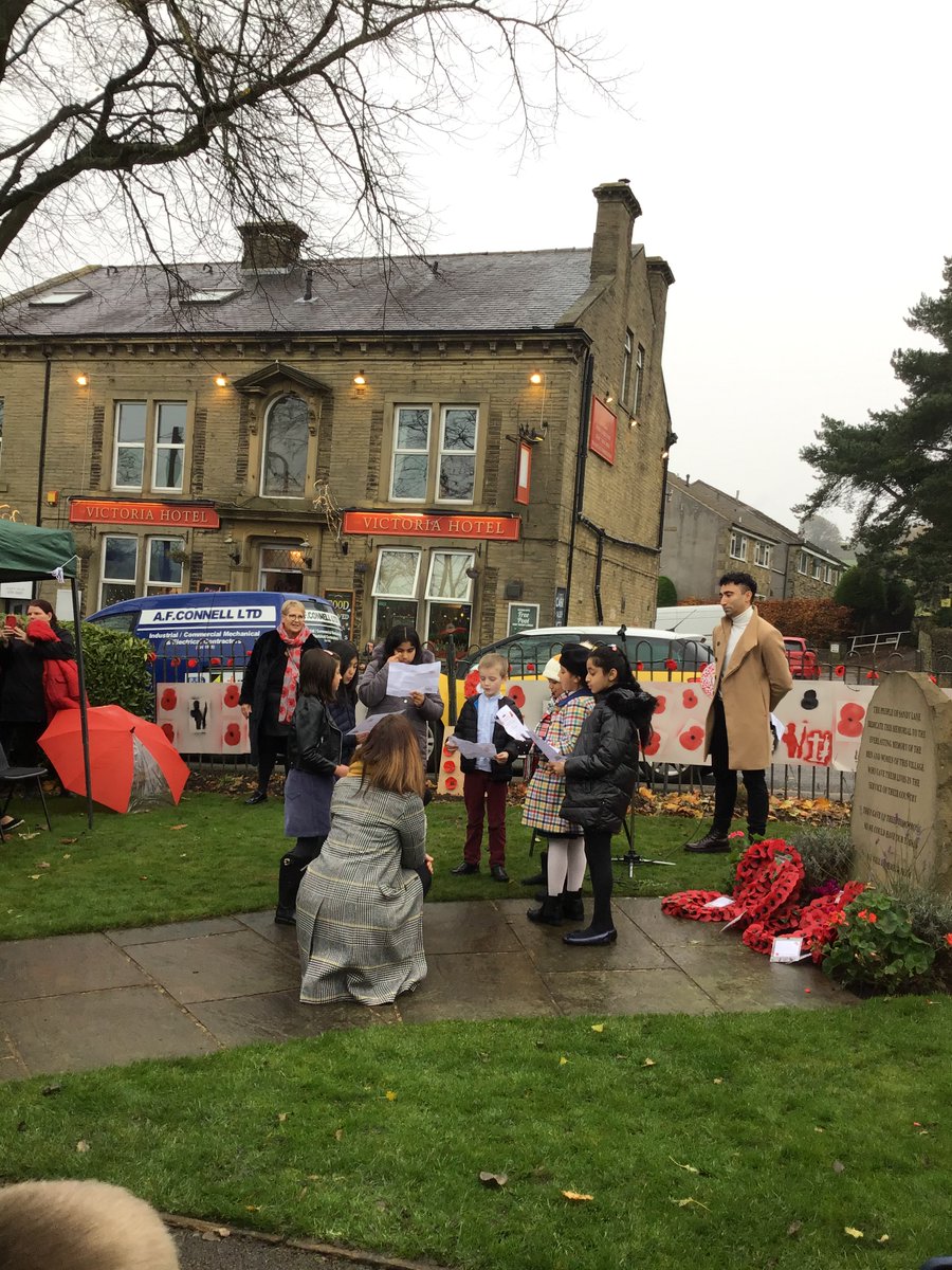 SandyLanePS1's tweet photo. A small group of children from our school and School Council joined in the Remembrance Sunday Service, where they read a poem and laid a wreath to remember the fallen https://t.co/AoGuHK80Sl