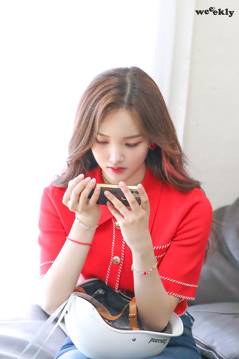weeeklyesp's tweet photo. (2/3)
#Weeekly #위클리 @_Weeekly
#LeeSoojin #이수진 https://t.co/YoffboJCkE