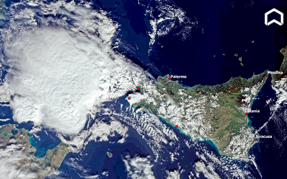 PlatformAdam's tweet image. Impressive #Copernicus #Sentinel3 image detected yesterday showing the arrival of the storm over #Sicily. The image was taken on Nov. 16 at 10.12 UTC. 
Impressionante immagine satellitare che mostra l'arrivo del #maltempo che sta flagellando la #Sicilia. Stay safe! #Italy