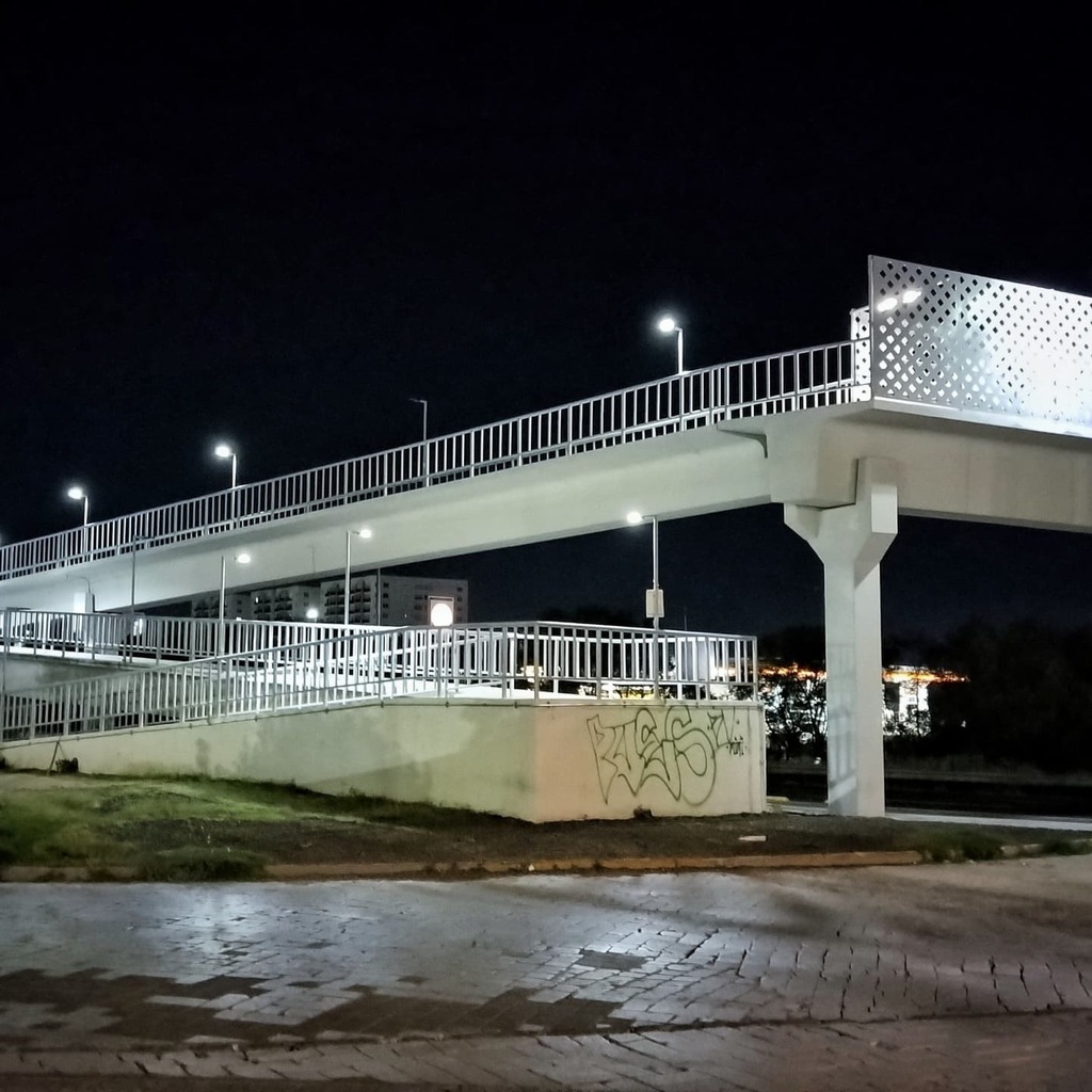 pasionmovil's tweet photo. Aunque no es el "rey de la noche" el #tcl20 de @tclmex ( @tclmobileglobal ) mantiene una buena calidad fotográfica incluso en capturas nocturnas
#shotontcl #tclmobileglobal #tclmexico #tcl #tclglobal #tclmx #nightphotography #night #nightphoto #bridge #… https://t.co/vxeAFD4K3j https://t.co/oAGGvBRRHS