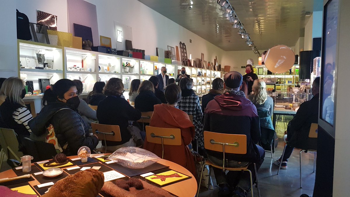Materfad's tweet image. Obrim les portes de #MATERFAD, centre de materials del @fadbarcelona, a una delegació internacional del Circular Economy Hotspot Catalonia de @mediambientcat per explicar què fem i compartir idees sobre materials, sostenibilitat i moda circular. #CEHotspotCAT #CatalunyaCircular