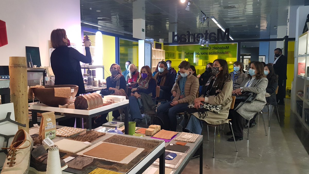 Materfad's tweet image. Obrim les portes de #MATERFAD, centre de materials del @fadbarcelona, a una delegació internacional del Circular Economy Hotspot Catalonia de @mediambientcat per explicar què fem i compartir idees sobre materials, sostenibilitat i moda circular. #CEHotspotCAT #CatalunyaCircular
