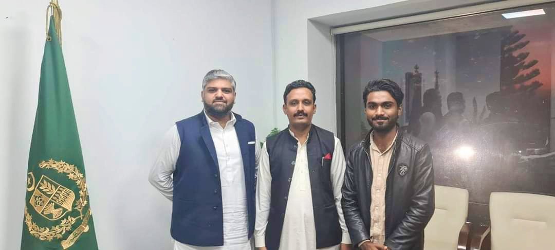 Gathering with <a href="/Lajpatsoorani/">Lajpat Soorani Bheel</a>  &amp; <a href="/ZainHQ/">Zain Hussain Qureshi</a>  Parliamentary Secretary Finance, Member of the National Assembly of Pakistan and member of the PMs spokespersons team.🇵🇰✌️
<a href="/TeamZHQ/">Team Zain Hussain Qureshi</a> @Twitter <a href="/instagram/">Instagram</a> <a href="/LinkedIn/">LinkedIn</a> <a href="/PTharparkar/">PTI THARPARKAR OFFICIAL</a> <a href="/PTIofficial/">PTI</a> <a href="/PTIOfficialISB/">PTI Islamabad</a>