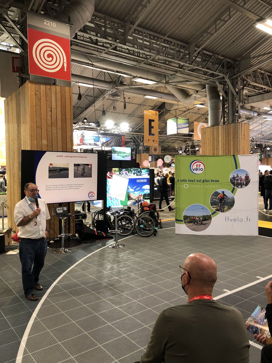 FFVelo_officiel's tweet photo. Présentation de la nouvelle Charte Cyclable 2021 par notre président de la commission sécurité @DenisVITIEL 

#velo #cyclotourisme https://t.co/uq2BFrSYLQ