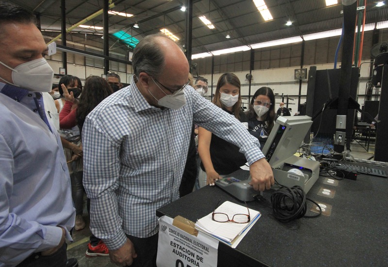 #17Nov|🇻🇪 📢  ¡ETIQUETA DEL DÍA! ▶️

 #SistemaElectoralEsGarantía

¡Venezuela es Democracia!