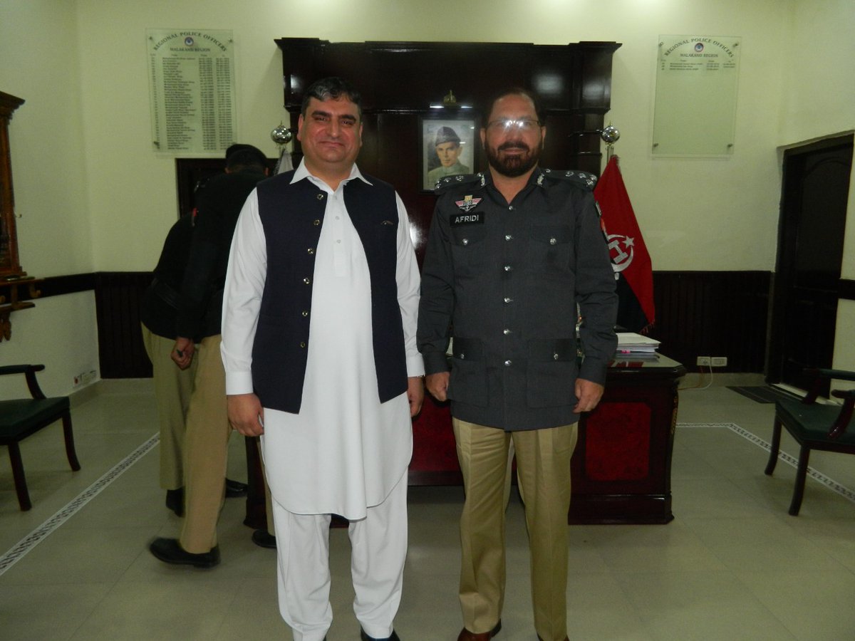 MalakandPolice's tweet photo. #RPO #Malakand #Division 
Meeting between RPO Malakand Division Mr. ABDUL GHAFOOR AFRIDI  and Mohammad Idrees Khan General Manager Royal Hospitality Sharjah United Arab Emirates.
The meeting appreciated the sacrifices made by the police personnel in maintaining law and order. https://t.co/2LczM8kUEa