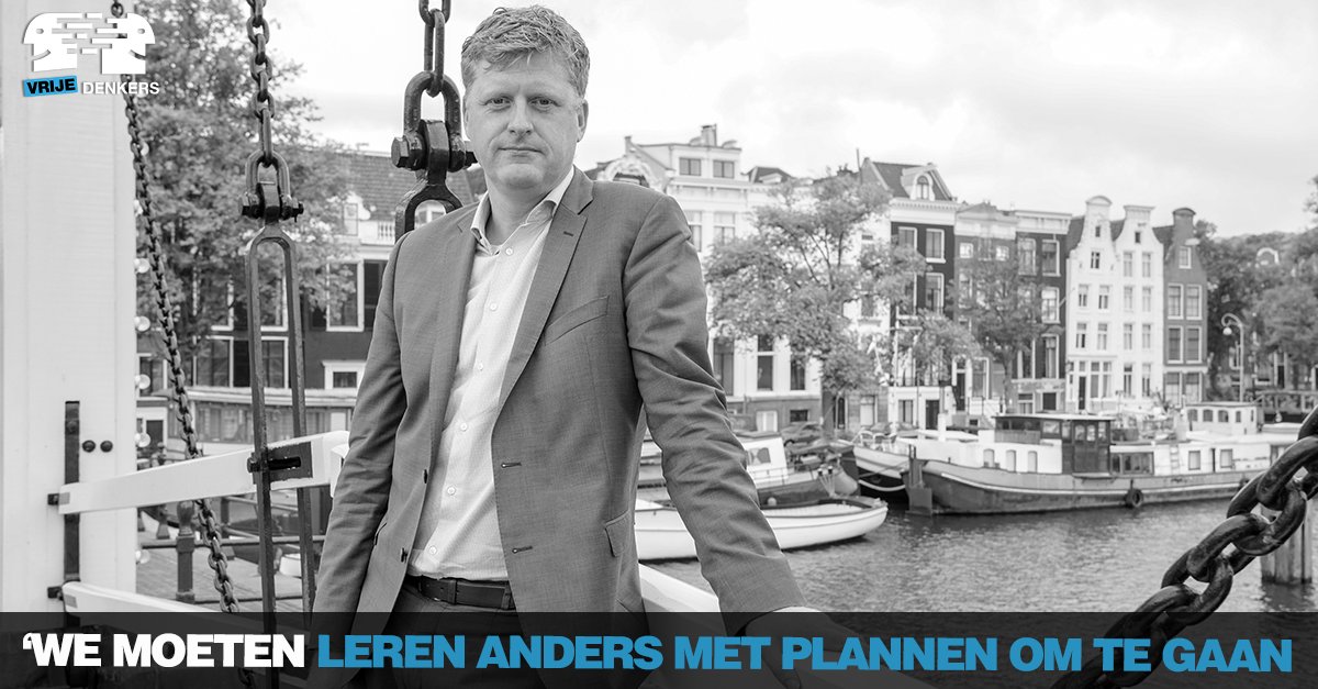 Paul Brouwer: 'Mijn naam is Paul Brouwer en ik ben teamleider bij het Ingenieursbureau van de gemeente Amsterdam. Wij staan op dit moment voor een aantal grote opgaven, waaronder het vernieuwen van bruggen en kademuren in de stad.'

vrijedenkers.nl/we-moeten-lere…