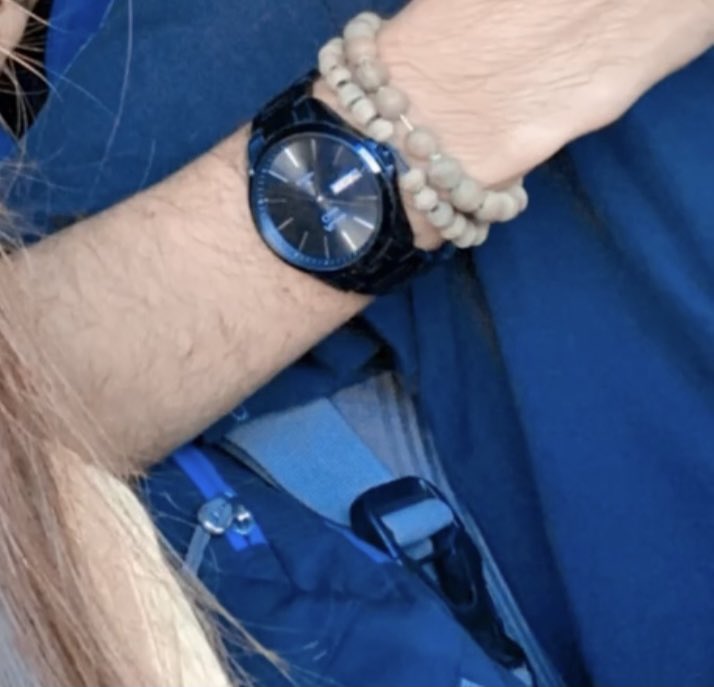 xxxcapss's tweet photo. @ohmybeautybank tergantung pacar kamu sukanya tipe jam yg gmna nder, pacarku sukanya yg polos gini sih. ga suka yg tipe gshock gitu. ini belinya di toko jamm https://t.co/9VtAaysFJi
