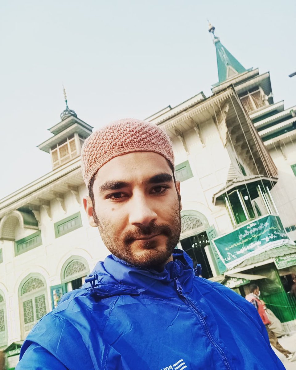 Mir__Aafaq's tweet photo. #Dastageer Sahib 𝐔𝐑𝐒-𝐄-𝐌𝐔𝐁𝐀𝐑𝐀𝐊 🌙 to Everyone. 
May #GousulAzam Hazart Abul Qadir Jeelani (RA). always stay in our Hearts ❤️

Ya Peer Dasatager 

Asalam Ya Shah_E_Jeelan

#urs #UrsMubarak #11RabiUlSani #RabiSani #KingOfAwaliya #Kashmir https://t.co/NcO9AxkOYP