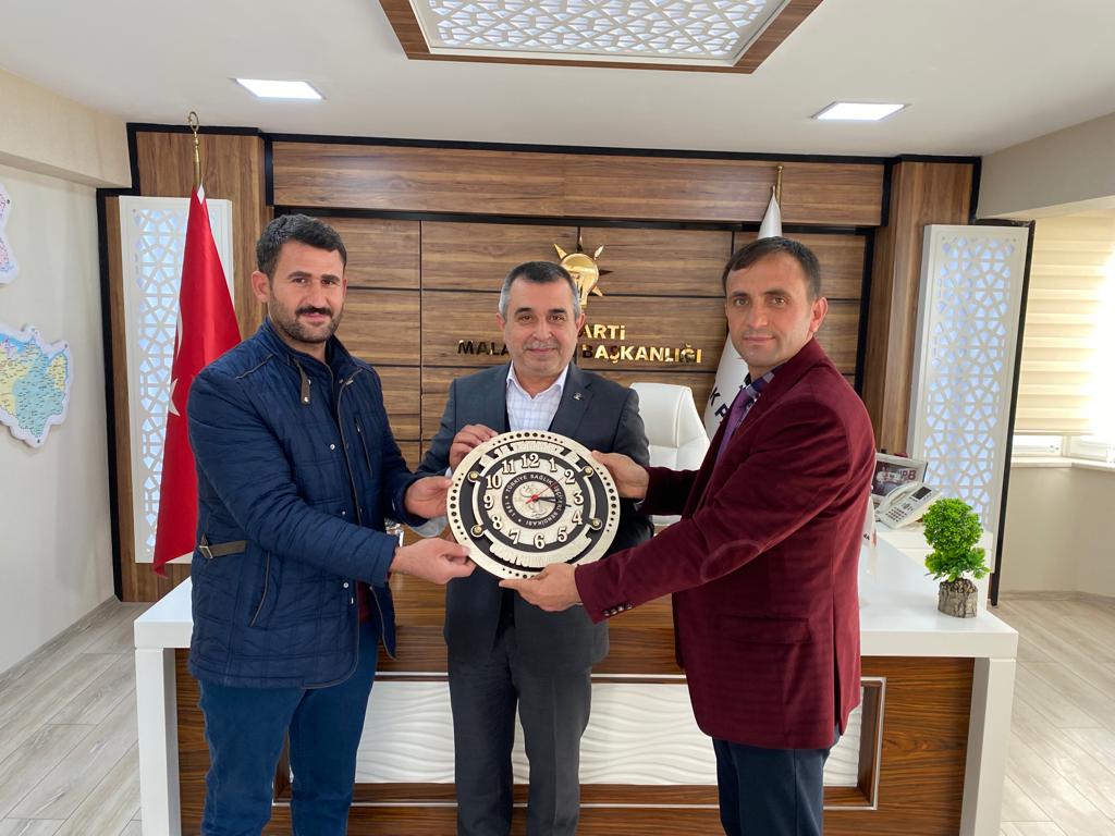 Ak parti Malatya il Başkanımız sayın  İhsan KOCAYA Turgut Özal Tıp Merkezi 4/D çalışanlarımızın ekonomik problemleri hakkında bilgi alışverişinde bulunduk, sayın il Başkanımıza misafirperverliği için teşekkür ederiz.