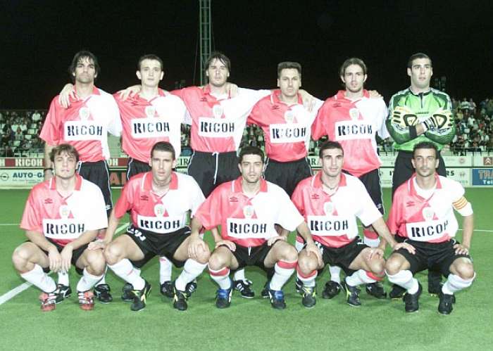 CELHospitalet's tweet photo. 🏆Hoy comienza la #CopadelRey 2021-22

📰Buen día para recordar nuestro paso por la competición de hace 20 años.

De eliminar a la @RealSociedad de Toshack y la goleada en Las Gaunas, al triste episodio con el @RCDeportivo.

#CELHistòria #CopaLH #PosatlaFranja♦️ https://t.co/WJRAFwhCCH