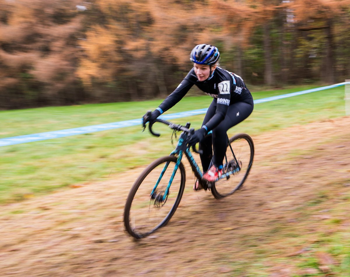 Ronde CC Goes Racing! At the long awaited Scottish Cyclocross Championships, Gavin finished 6th in the Senior Men's Elite race, Michaela was 11th in her category and 30th overall in the Women's field, Simon 33rd in the V40s, and Louis finished 28th Senior.