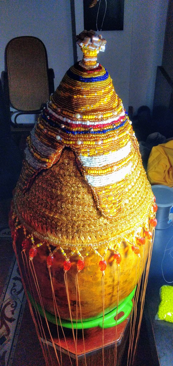 rpbata's tweet photo. Esta obra de arte la hice para el Orisha IBBU AGUANDA .. quedó muy hermosa. Hecho con mucho amor por este servidor. Maferefun el Arte Ilu Bata.. Ashe . #arteilubata #ibandeleminiatura #orishas #arte #osha #ibandele #shango #elegua #aña https://t.co/qGg4HOjSEk