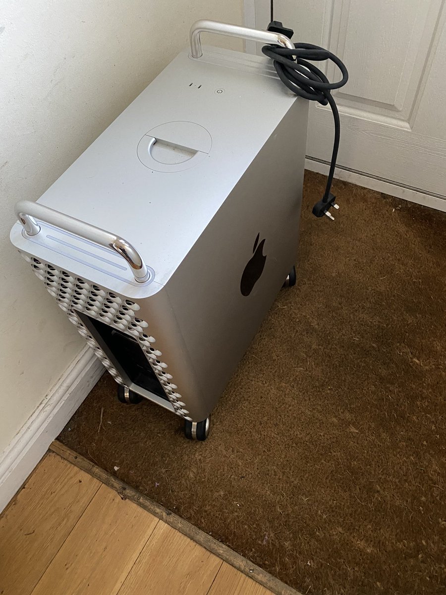 SendCakeFilms's tweet photo. Apparently I need this
to return that. Even empty the box weighs a ton.
#MacDown #sendcake 🥺 https://t.co/C1EXamqO12