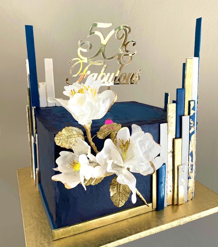 CakeThing's tweet photo. Who knew 50 could look this good?😋💙

#thecakething #50thbirthdaycake #bluecake #50cakeideas #blueandgold #bluegoldcake #johannesburgcakes https://t.co/lcF0qLdf3X