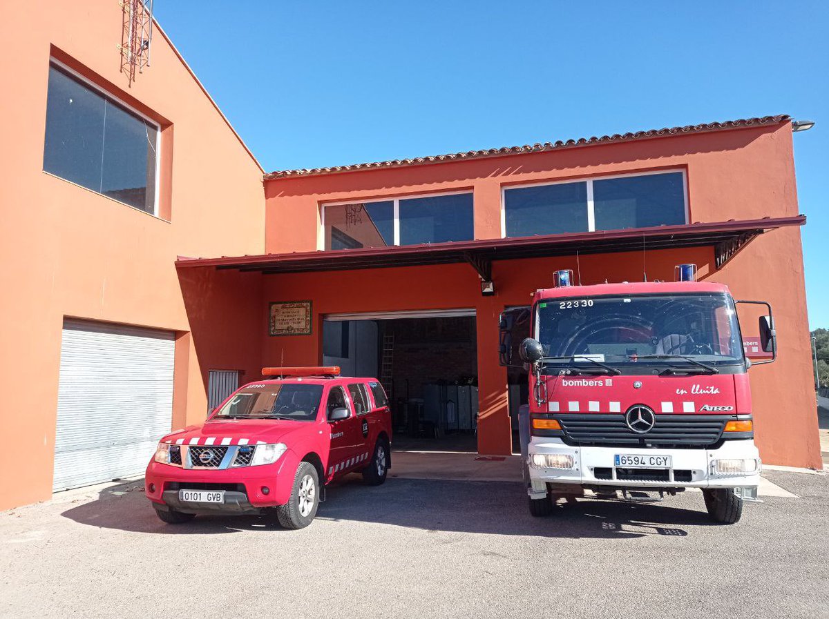 FBVCat's tweet photo. Avui ens traslladem fins a la Regió d'Emergències de Girona per donar la BENVINGUDA com a membres de ple dret de la FBVCAT a l'Associació de Bombers Voluntaris de la Generalitat de Sant Climent Sescebes. Seguim creixent i sumant associats!
#seguim #sombombers https://t.co/uueE5Ynlei