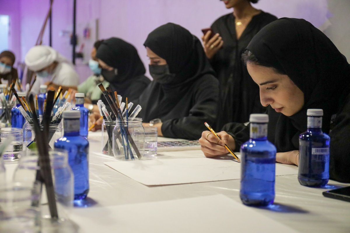 RasAlKhaimahArt's tweet photo. Last week, our Artist-in-Residence Perry El-Ashmawi gave a talk and workshop at https://t.co/pcKaZT9X4Q. Check out the collaborative painting and drawing session in action #art #artist #artistinresidence #wowrak #rakevents #drawingworkshop #artworkshop #julphar https://t.co/WIIKvVq6Mk