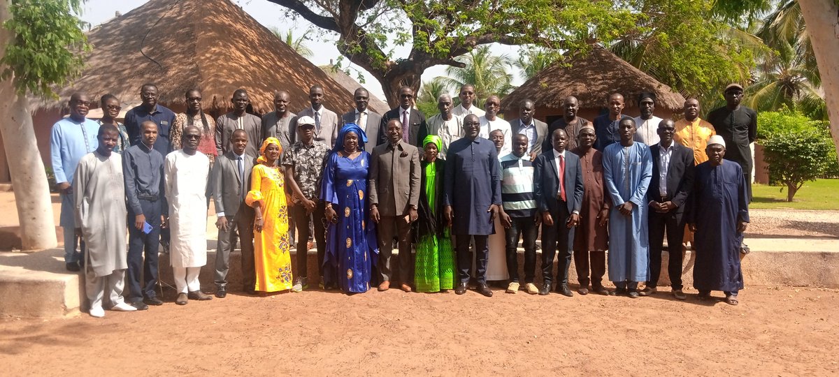 Photo de famille de l'atelier de sensibilisation des associations de consommateurs sur la lutte contre le blanchiment des capitaux et le financement du terrorisme.
#apsfd
#oqsf
#associationsdesconsommateurs