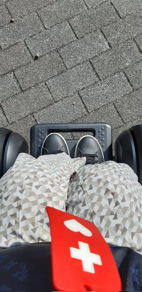 graces_cocone's tweet photo. 今まで使っていた愛車の #電動車椅子 が故障して、次の愛車を決めるまで、
憧れ😍💓💓の #WHILLC2 を1ヶ月間レンタルする事に、早速通院にgo!
皆に見られて恥ずかしかった😳
次は #modeF を1週間程 #レンタル して他メーカーの電動車椅子と検討してみる予定。お高いだけに慎重に考えないと🤔
#WHILL https://t.co/UkwRwqIQOh