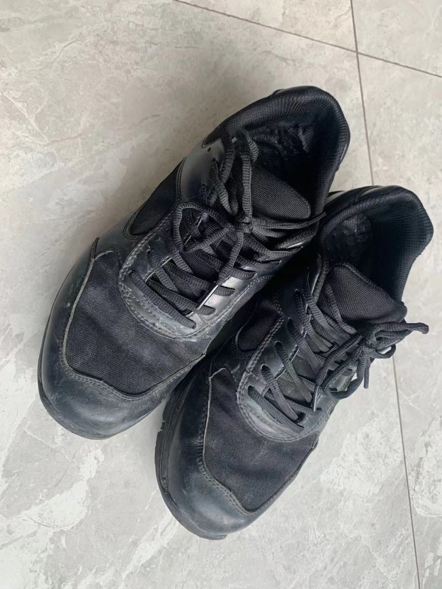S24164883's tweet photo. 出一双作训鞋，随时穿着训练的鞋，想要的可以私聊我，同时也出原味袜子，内裤，玩奴视频
#原味丝袜 #原味白袜 #原味圣水 #原味商品 https://t.co/4dVJ8FnGbl