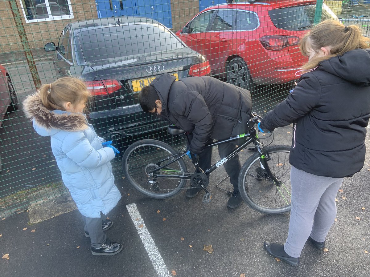PEchurchprim1's tweet photo. A great start to our #DrBike mechanics course this morning! 

Pupils are expertly identifying faults with our school bike fleet with the help of @BikeFutures @EmilyCycle 

#GoodAsNew #Mcheck 

🛠 🚲 🛠🚲🛠🚲🛠🚲🛠🚲🛠🚲

@year5and6church @Y6church_prim @church_prim https://t.co/JD7FIsajR8