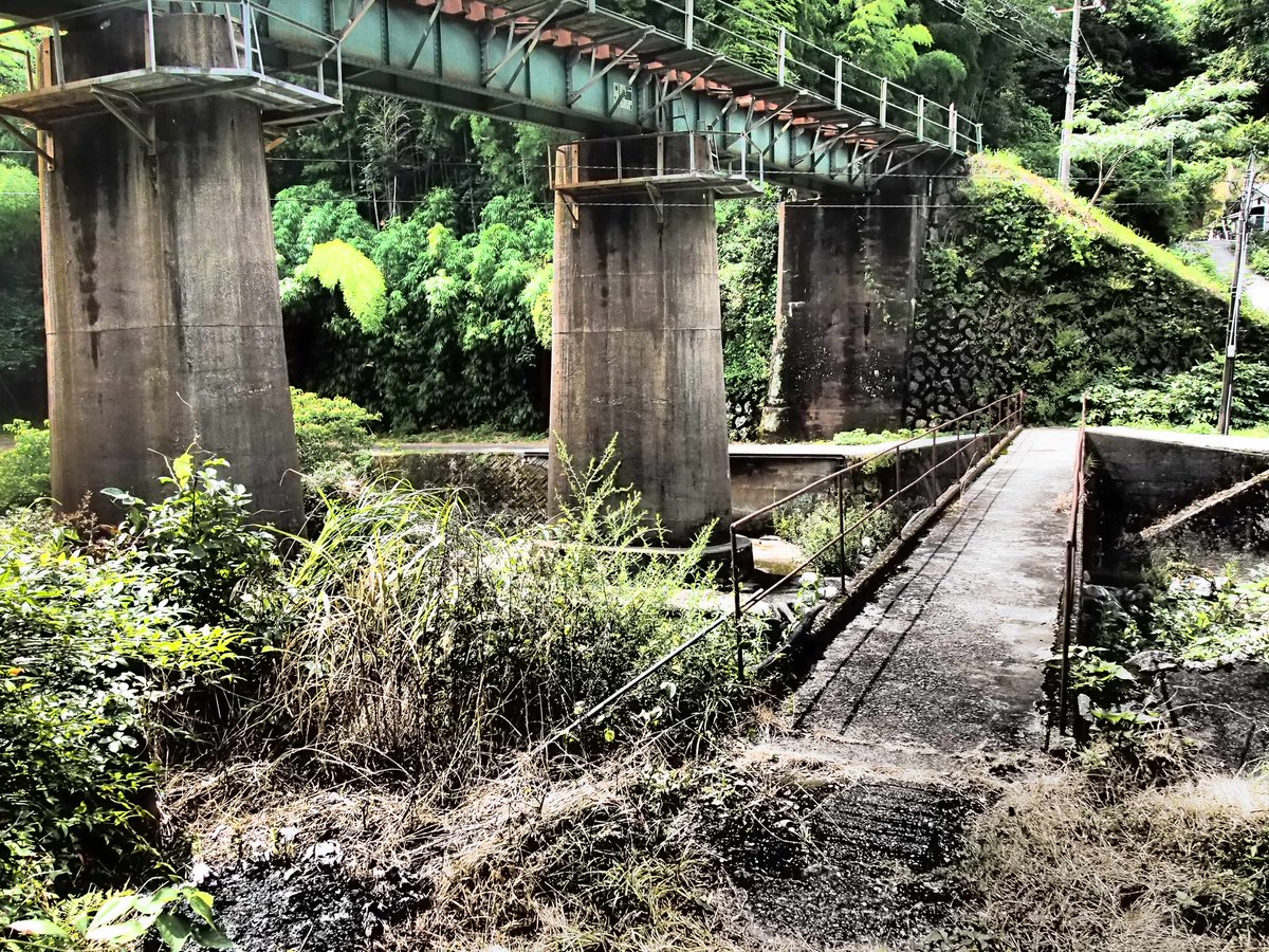 HiroTakeuchi's tweet photo. 主観的小景高知
Countryside scenery of Kochi prefecture with a railway bridge road.
The scenery of the suburbs of Kochi City in Japan from my point of view and the interesting parts.
#railwaybridgeroad
#Oldbridge
#bridge
#stonewall
#stonefence https://t.co/uK2JQb5iXc