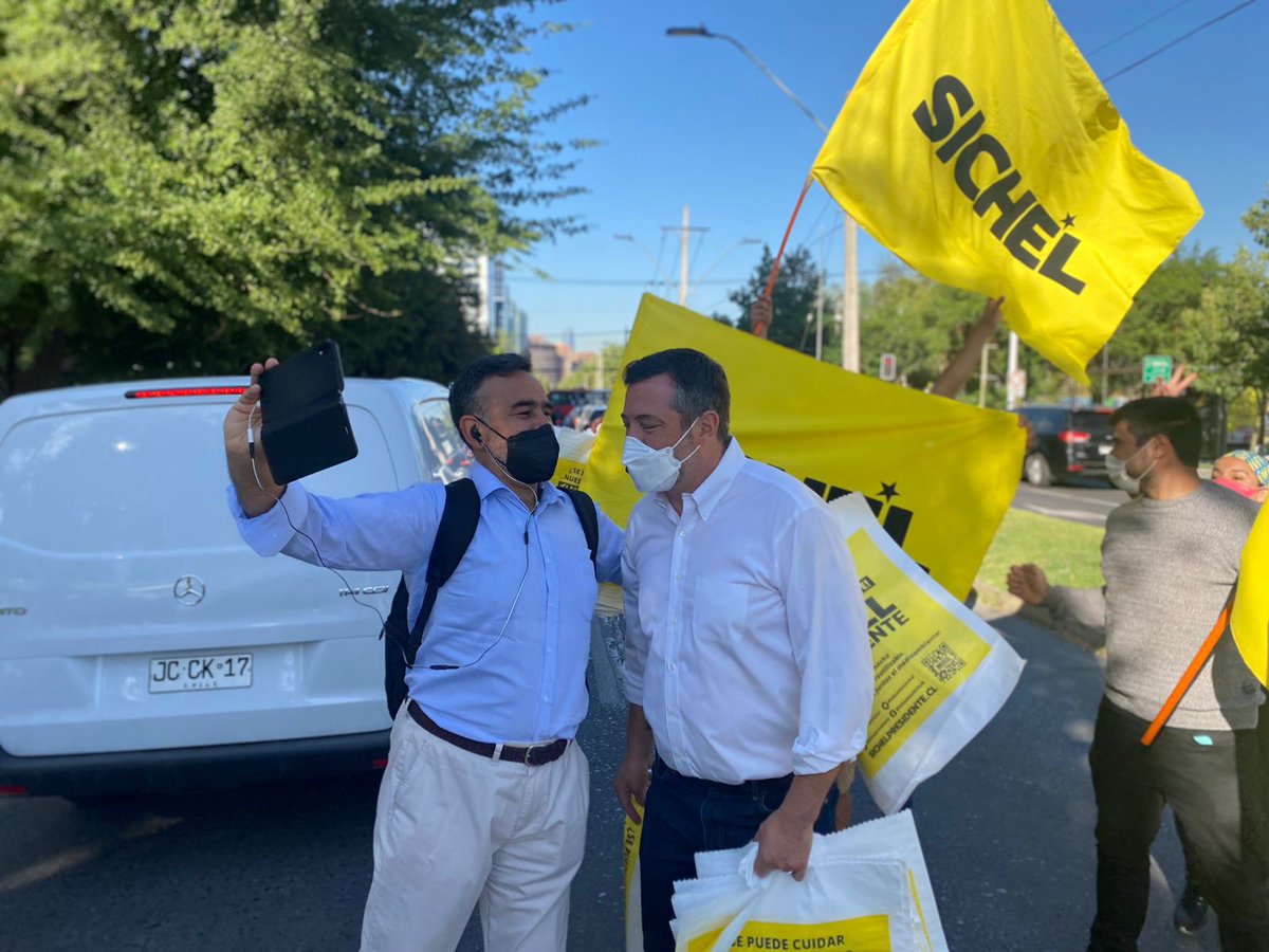 sebastiansichel's tweet photo. En la calle no nos para nadie! Más unidos que nunca, sin odio ni agresión, esta es la opción de los cambios sin violencia. Esta es la opción de la esperanza!

Este domingo 21 vota 4⃣ #SichelPresidente #ConSichelSePuede #FelizMiercoles #Sichel https://t.co/sLzqOc5701