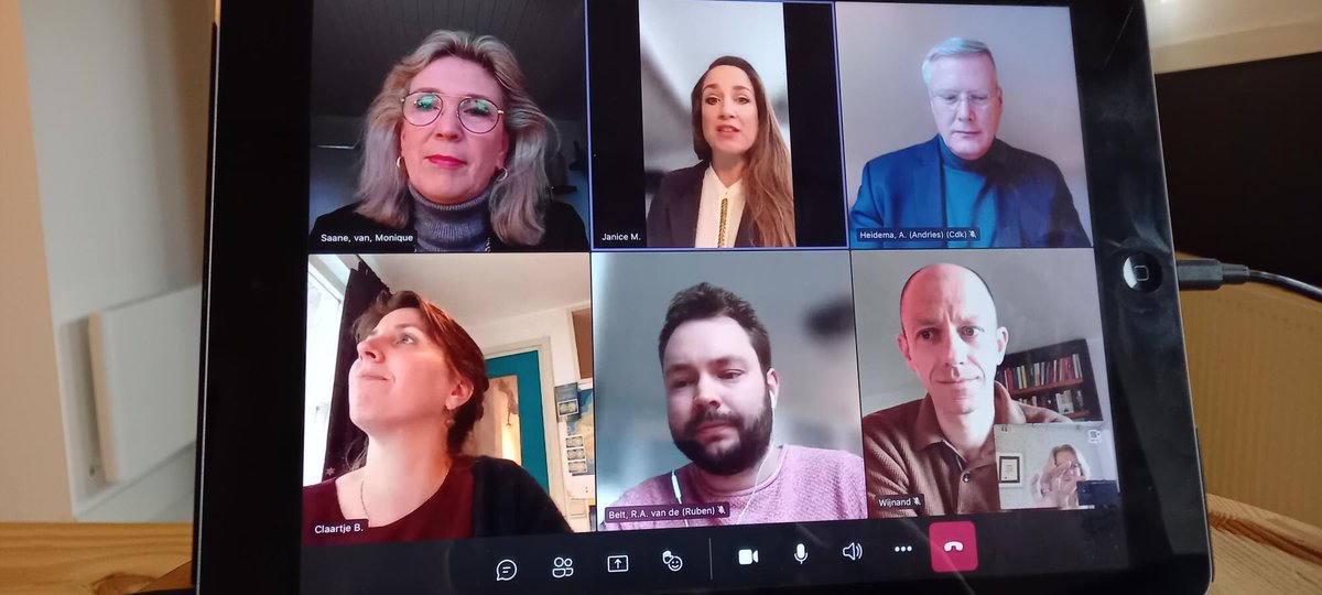 Goed gesprek tussen <a href="/lok_dem/">Netwerk Democratie in Actie</a>, raadsleden, <a href="/MinBZK/">Ministerie van BZK</a> en <a href="/AndriesHeidema/">Andries Heidema</a> over de democratische legitimiteit van regionale samenwerking. De betrokkenheid van volksvertegenwoordigers in #Overijssel bij de RESsen als voorbeeld en voorbode voor de andere grote transitieopgaven.